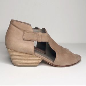 Eileen Fisher Iris Cut Out Sandal Open Toe Shoes with Stacked Heel